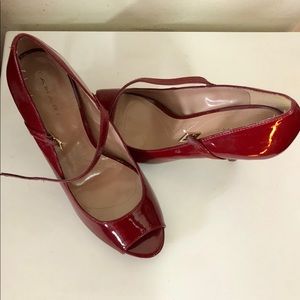 Women’s Tahari shoes